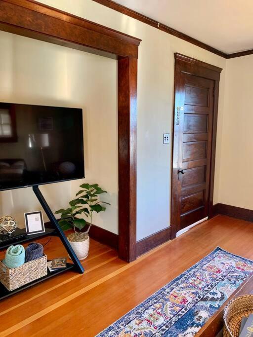 Historic Downtown Riverview Flat, No. 2 Astoria Esterno foto
